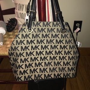 Michael Korda bucket bag